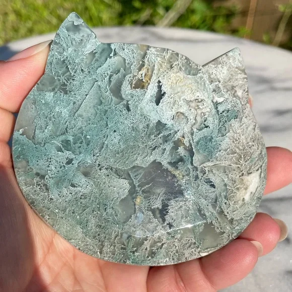Green Moss Agate Carved Bowl in the shape of a cat - Picture 3 of 4